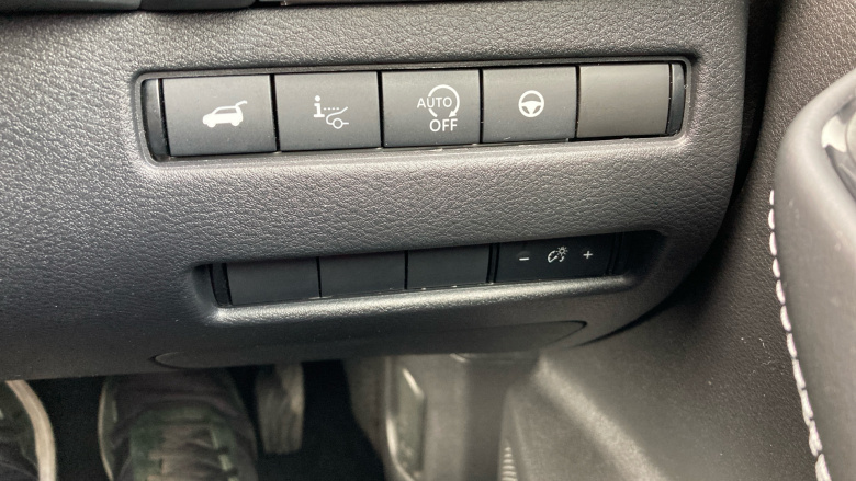 Nissan Qashqai 1.3 DiG-T MH Tekna 5dr Petrol Hatchback